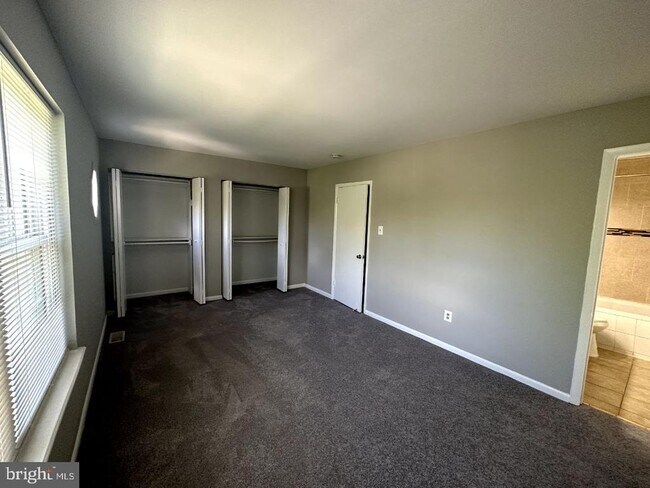 Building Photo - 8121 Fenwick Ct