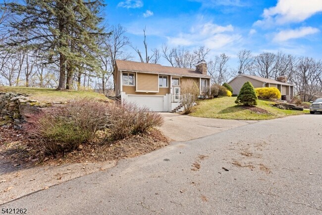 Building Photo - 8 Canada Goose Dr