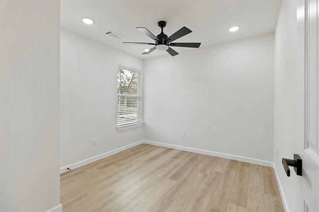 Building Photo - 4107 Coon St