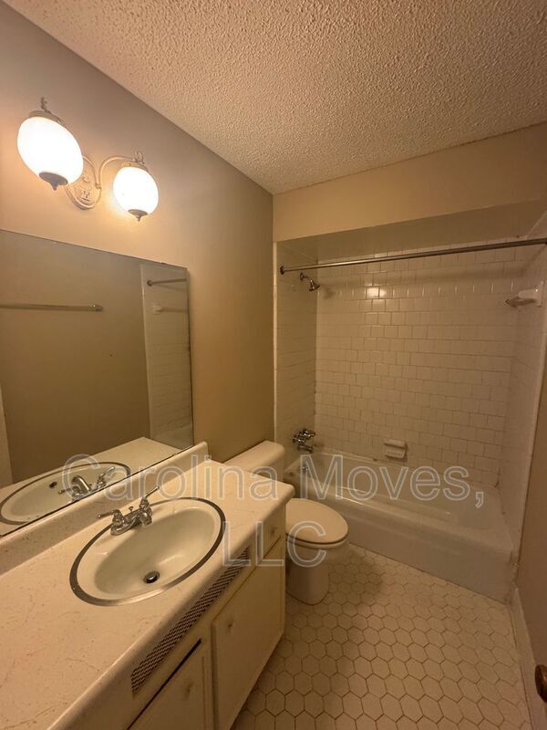Building Photo - 172 Pine Creek Court Ext