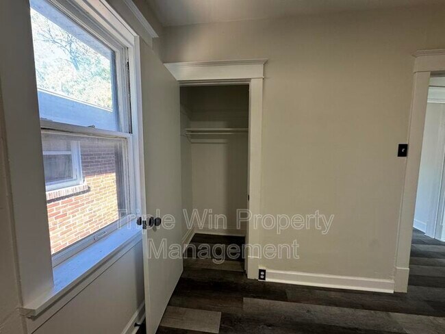 Building Photo - 3704 Taft Ave