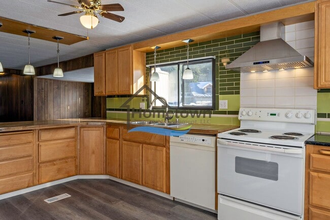 Building Photo - 563 Terry Trl
