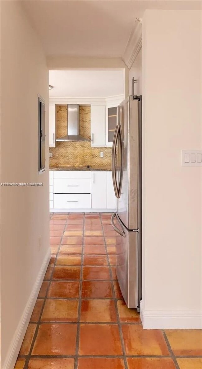 Building Photo - 6423 Collins Ave