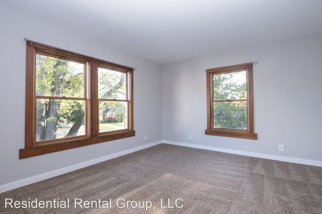 Building Photo - 4 br, 2.5 bath House - 641 East Main Street