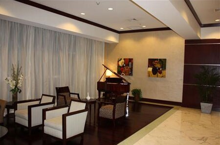 La Perla lobby - 16699 Collins