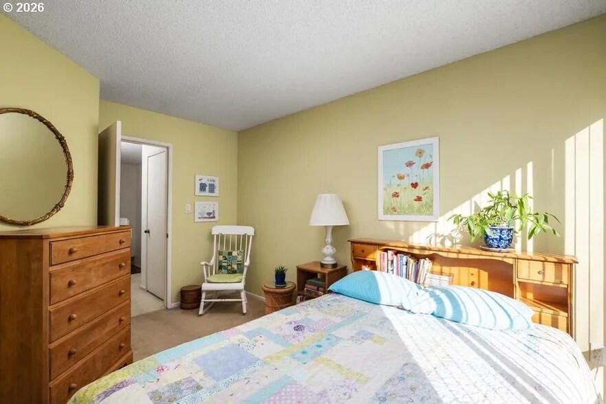 Building Photo - 1655 NW Lakeway Ln