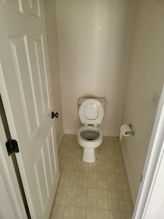 Building Photo - Three Bedroom and Three bathroom home and ...