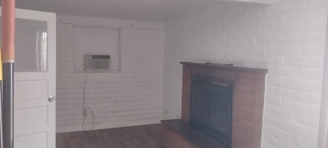 Building Photo - 4725 E 25th St