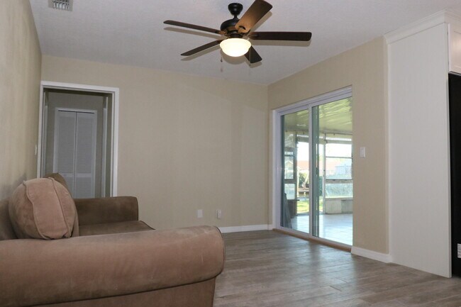 Building Photo - 1510 W Riviera Dr