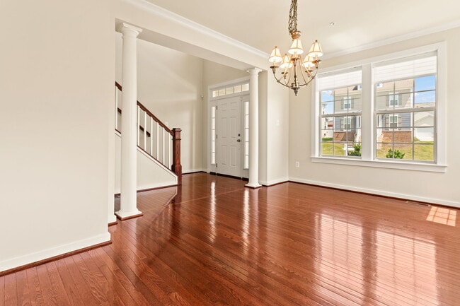 Building Photo - 1112 Saxton Dr