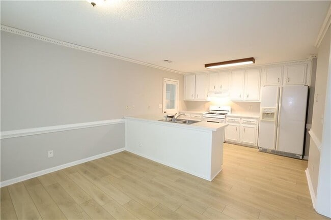 Building Photo - 1092 Mountain Springs Dr