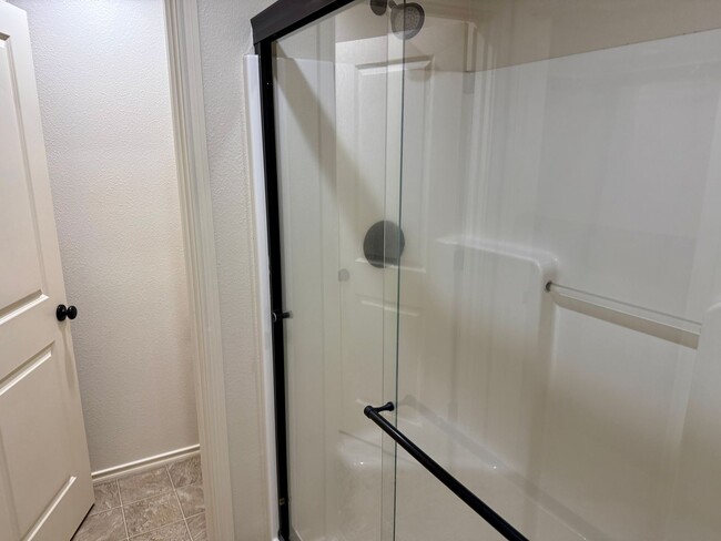 Building Photo - Bethany Village-Two bedroom TH Delight