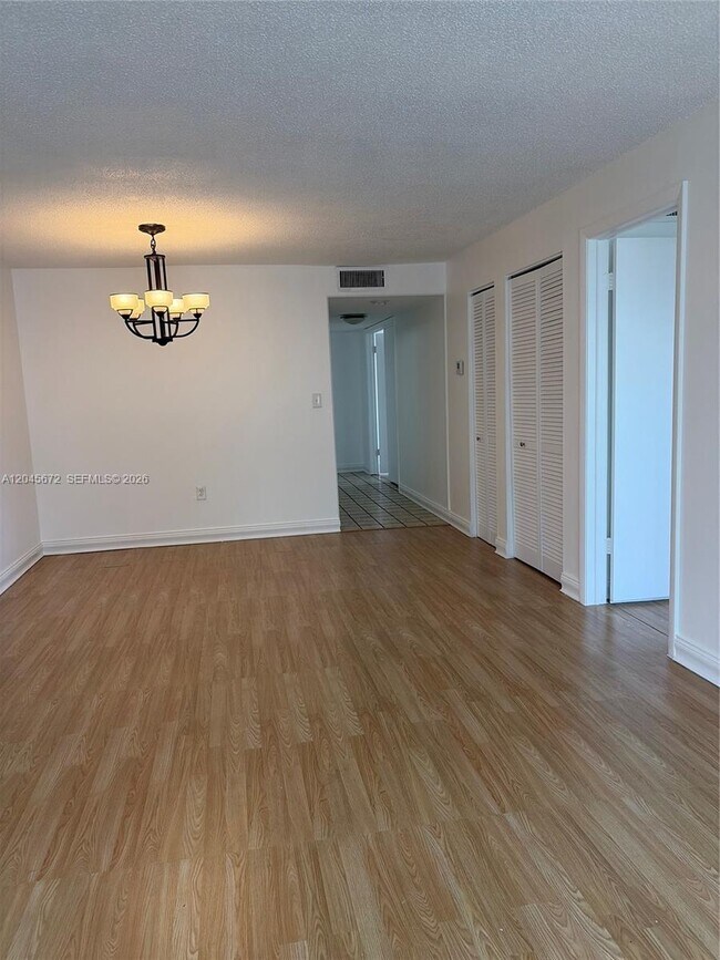 Building Photo - 1150 Collins Ave