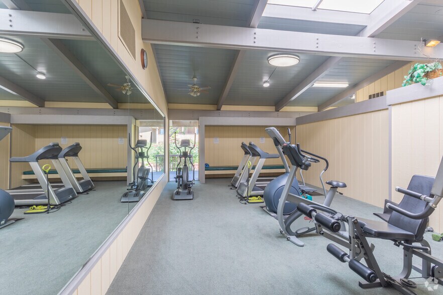 Fitness center - Lake Terrace Apartments