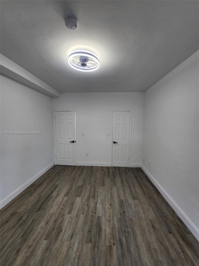 Building Photo - 2101 Normandy Dr