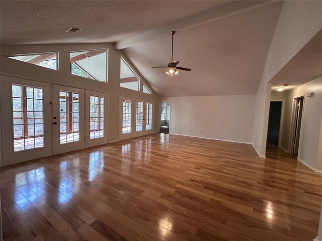 Building Photo - 109 Simpson Ave