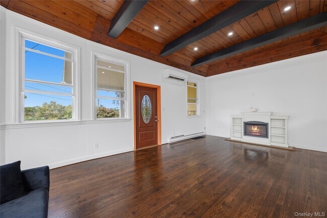 Building Photo - 3404 Mohegan Ave