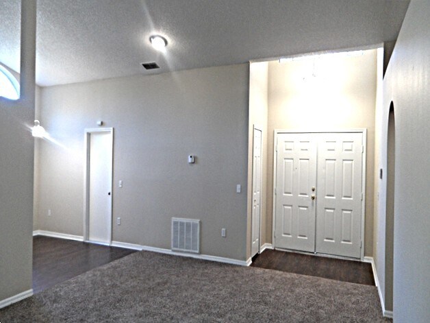 Building Photo - 555 Whiskey Creek Ct