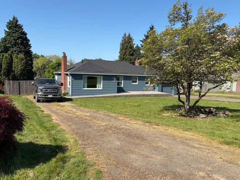 Building Photo - 15119 SE Kronberg Ave
