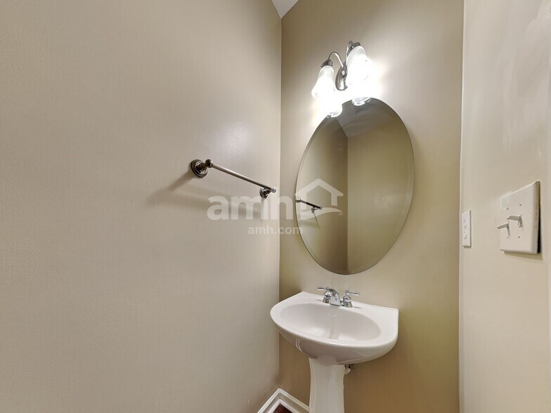 Building Photo - 13644 Swinton Rd