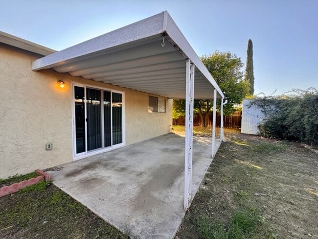 Building Photo - Charming 2 Bedroom Home in 55+ Valle Hermosa Community for Lease!