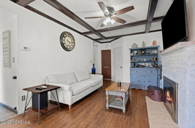 Building Photo - 517 Laurel Ave