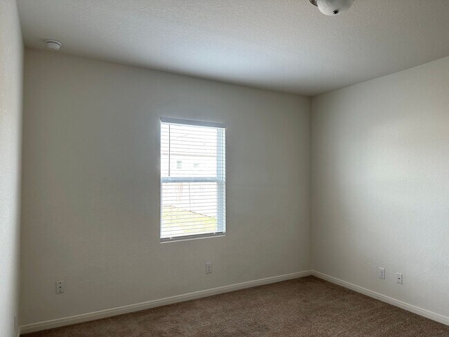 Building Photo - Open concept ranch