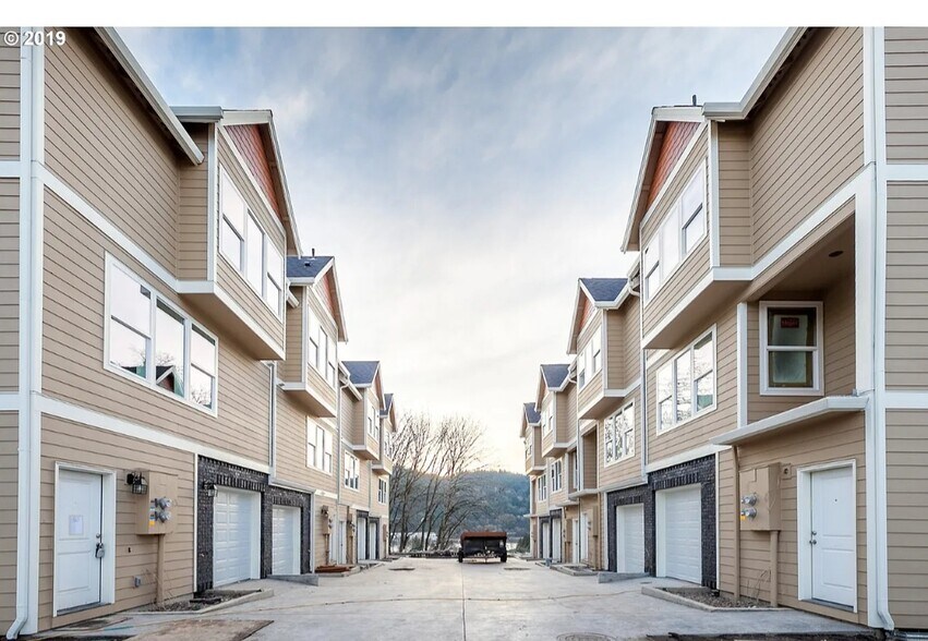 Building Photo - 8814 N Edison St