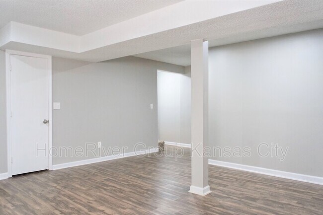 Building Photo - 6315 N Quincy Ave