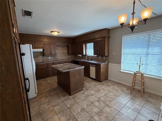 Building Photo - 821 E Hwy 199