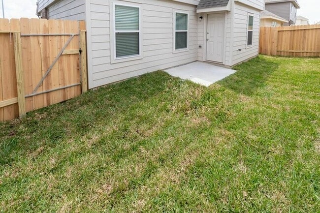 Building Photo - 18606 Paddys Crk Trl