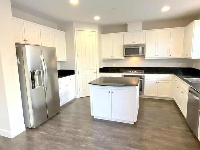 Building Photo - 4807 Valerio St