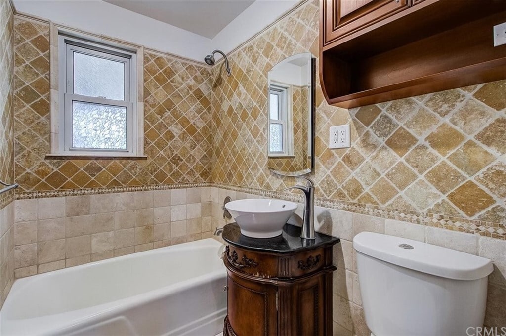 https://my.matterport.com/show/?m=jzeRU6tT8Ln - 1331 N Lincoln St