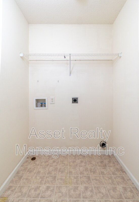 Building Photo - 385 Hawthorne Oaks Way