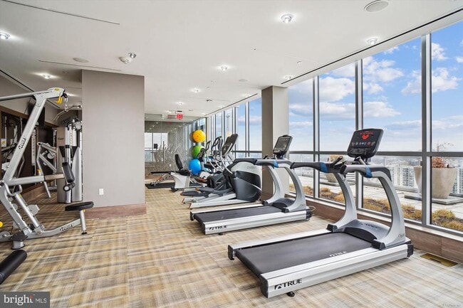 Building Photo - 930 Rose Ave