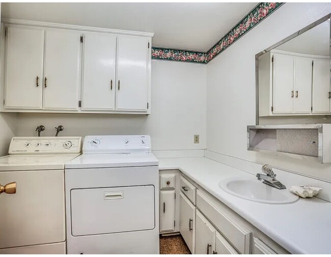 Building Photo - Large beautiful home in Idyllwild