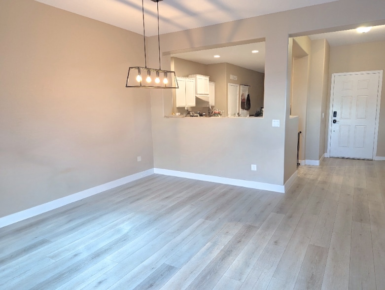 Building Photo - 41092 N Salix Dr