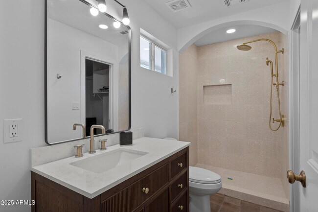 Building Photo - 10848 N 66th St