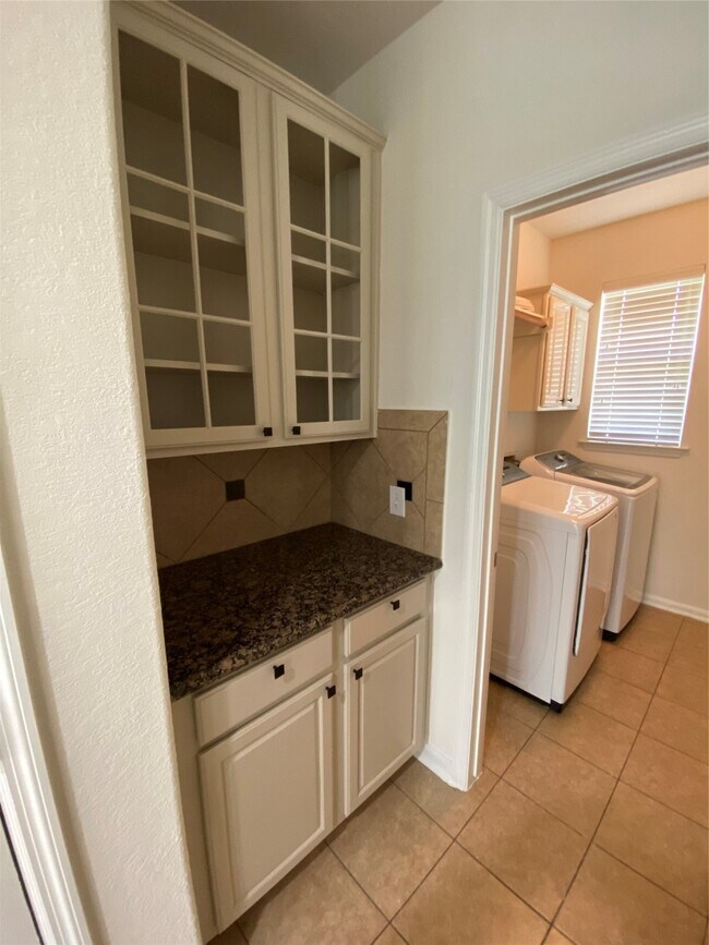 Building Photo - 9535 Empress Crossing Dr