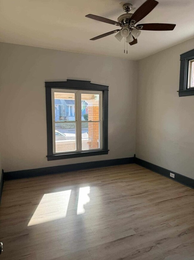 Building Photo - MASSIVE 4 bedroom, 2 bathroom house. RENOVATED