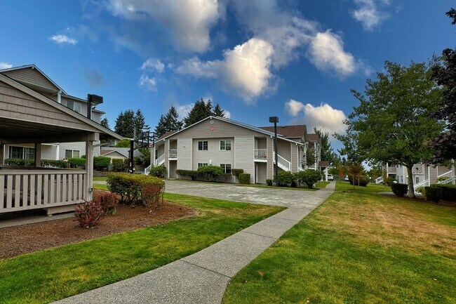 Building Photo - Charming 2-Bedroom Ground-Level Home in Qu...