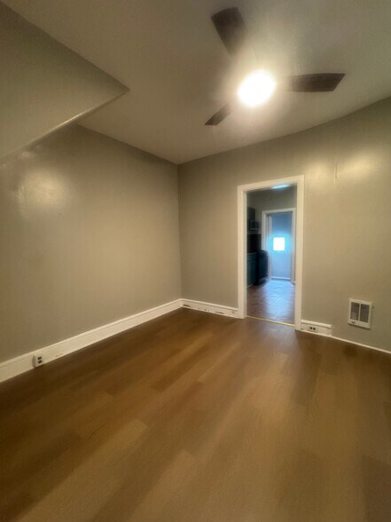 Building Photo - 8XX S Alden St