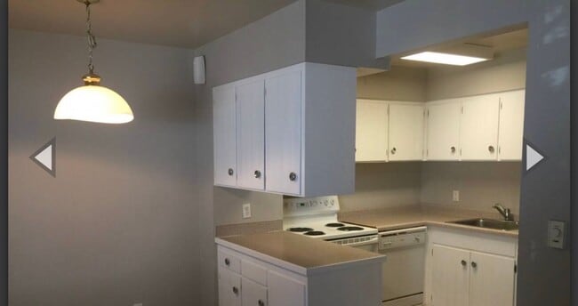 Building Photo - 1 Bedroom Unit, fantastic Location