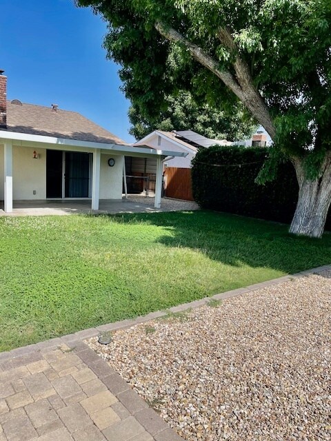 Building Photo - 26458 Larkspur St