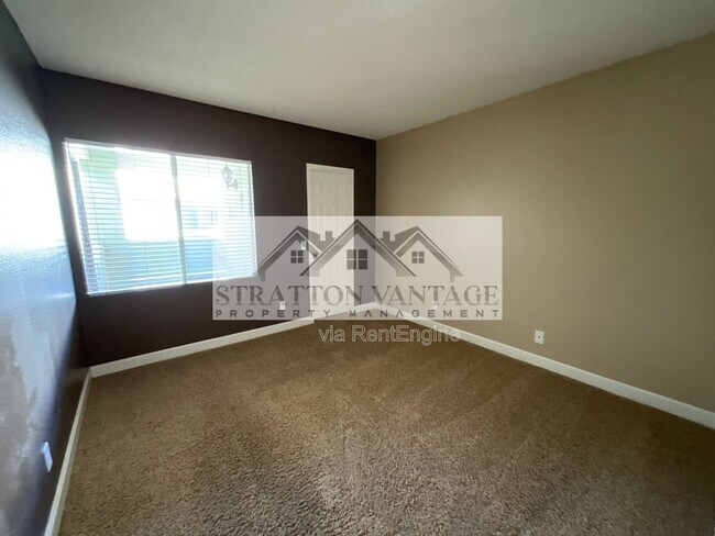 Building Photo - 1825 W Ray Rd