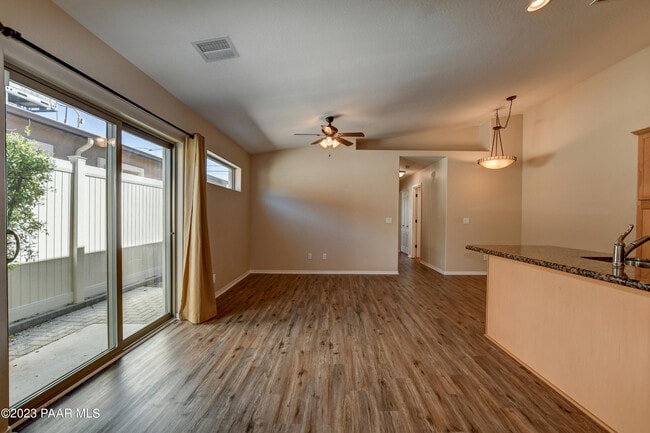 Building Photo - 915 Gail Gardner Way