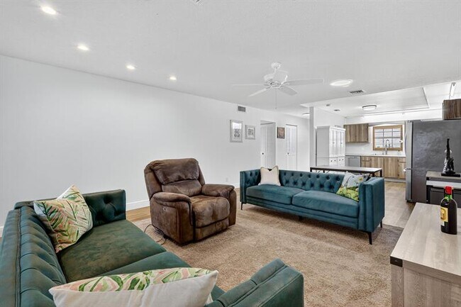 Building Photo - 448 Franconia Cir