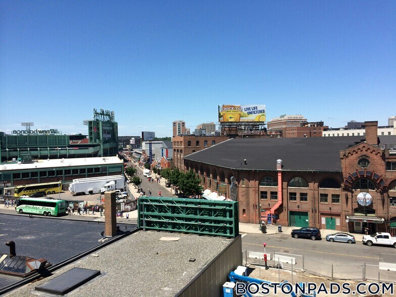 Building Photo - 1167 Boylston St