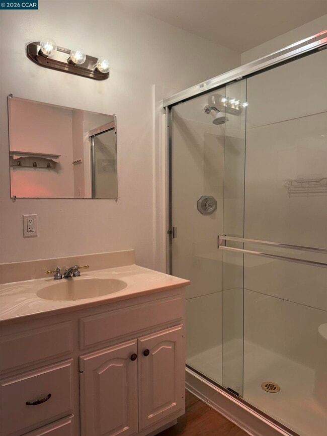 Building Photo - 2994 Roundhill Rd