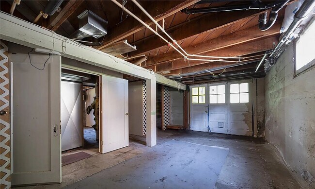 Building Photo - Charming Craftsman Rental in a Prime Bellingham Location